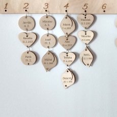 Dřevěné doplňky k rodinnému kalendáři s gravírováním