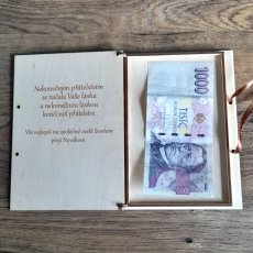 Dřevěná krabička na peníze - srdce na stromě s iniciály